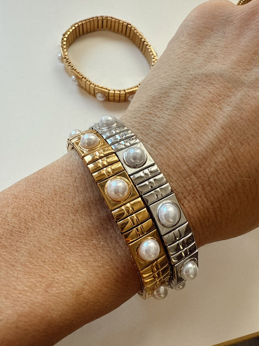 Hera Pearl Bangle