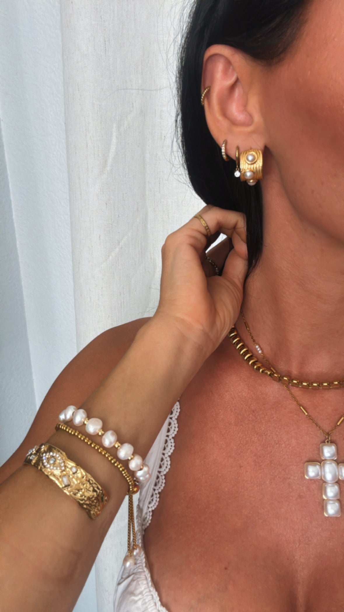 Troy Pearl Earrings