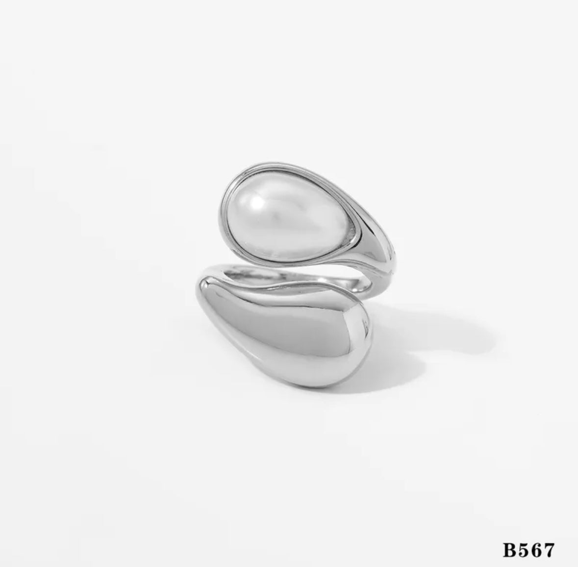 Hera Pearl Ring Adjustable