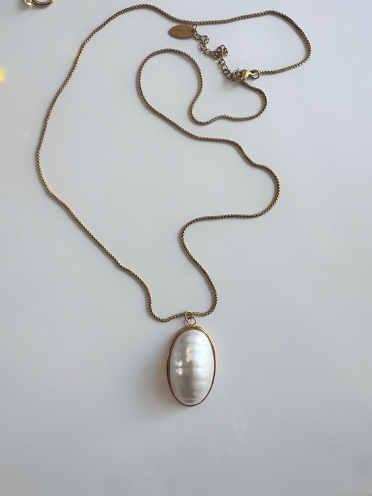 Medallion of Pearls