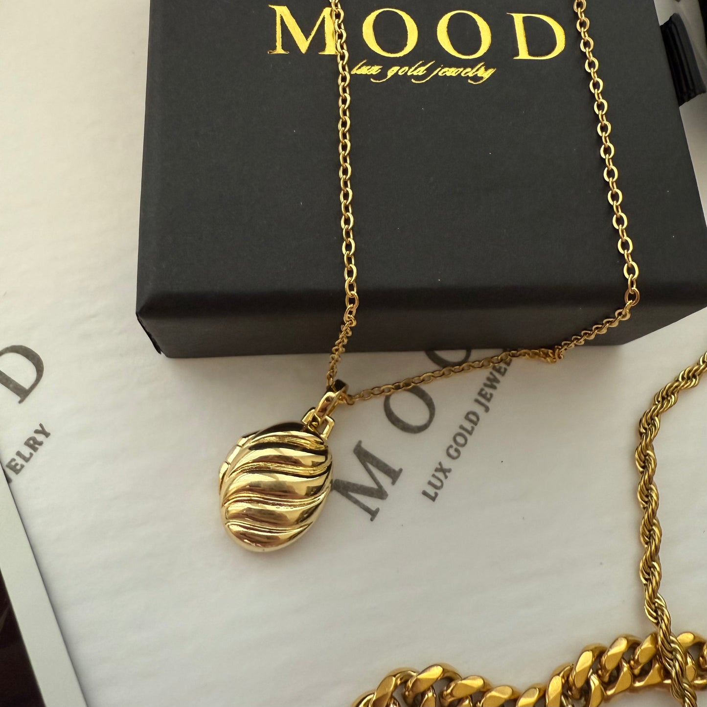 Livvy Pendant Necklace