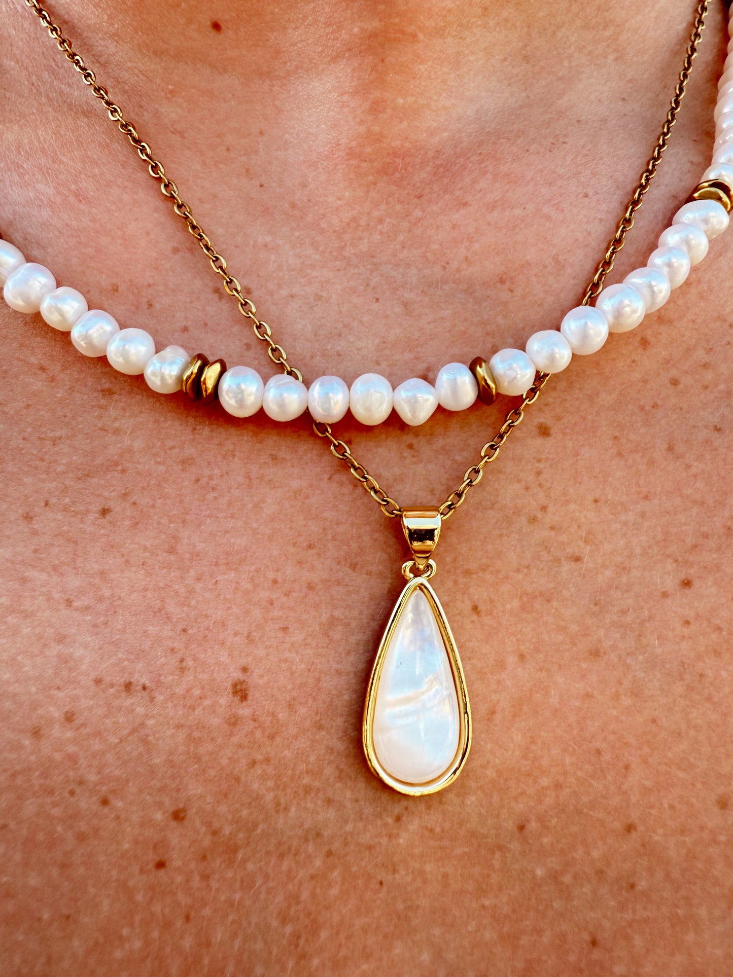 Moonlit Drop Pendant – 18k Gold-Plated Teardrop Necklace