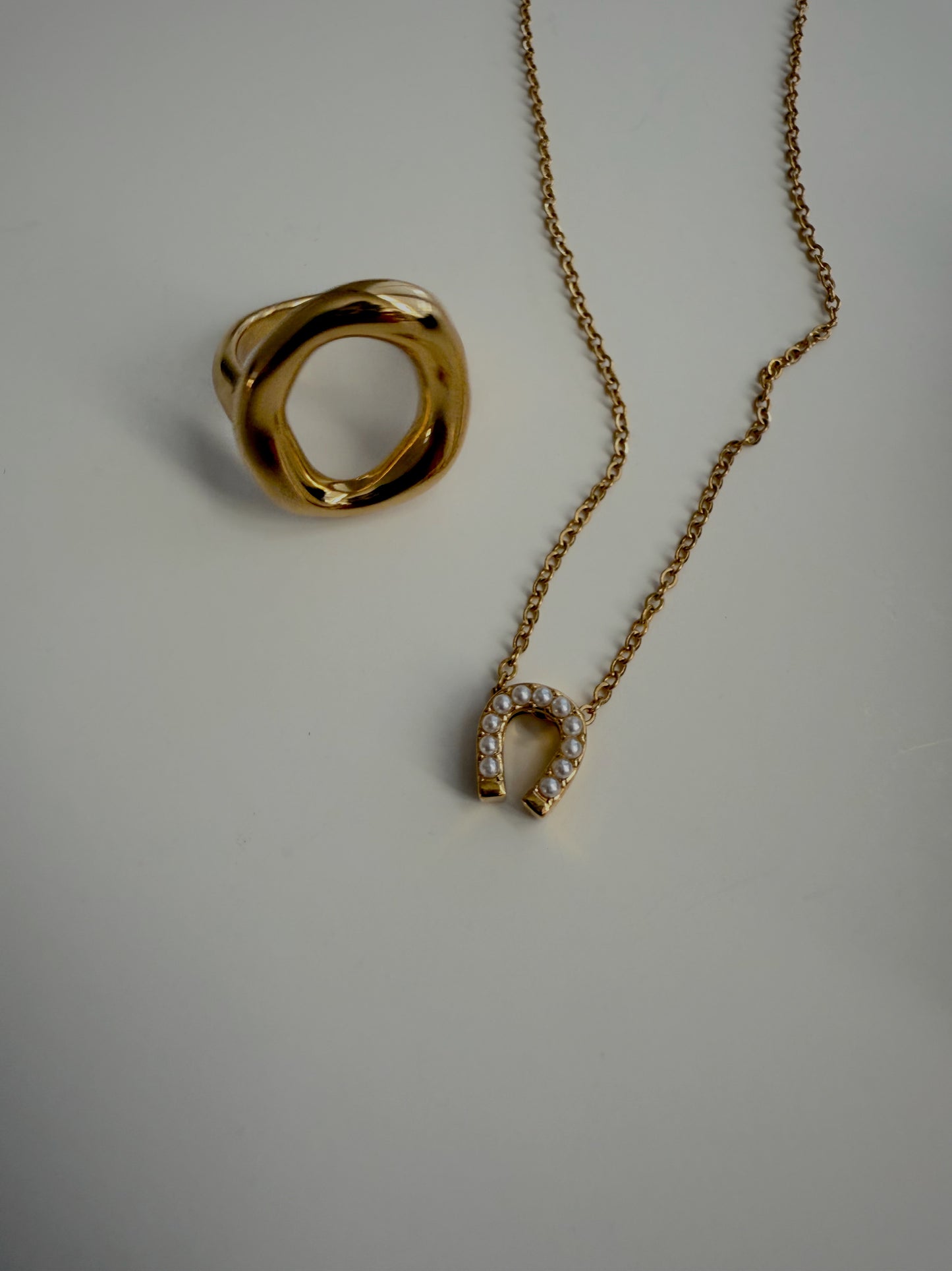 Dainty Horseshoe Necklace