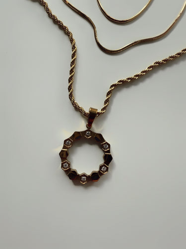 Elara Halo Pendant Necklace