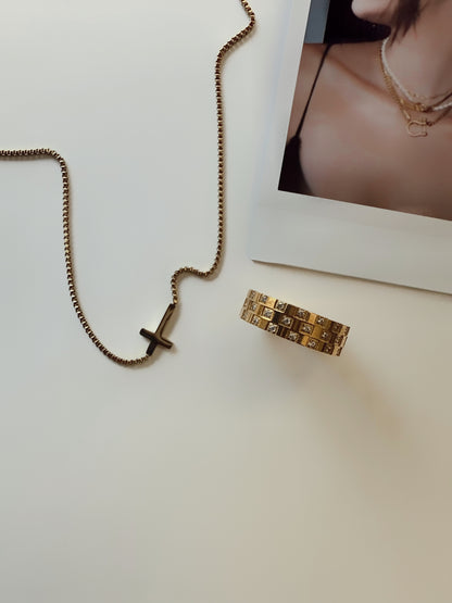 Elle Cross Necklace