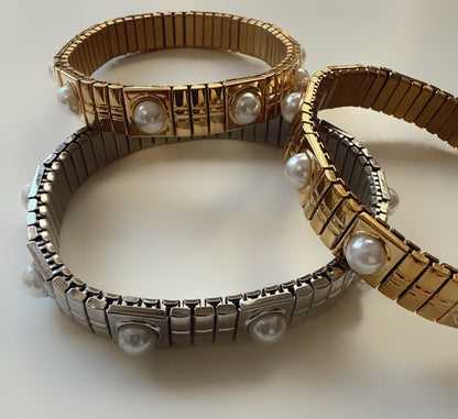 Hera Pearl Bangle
