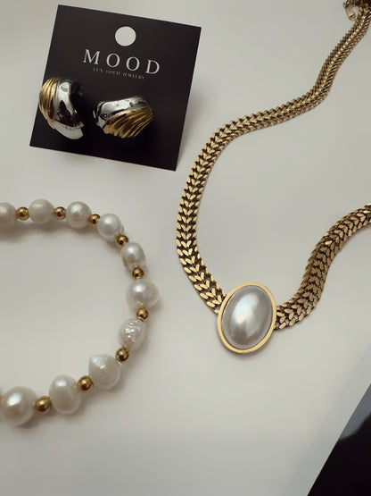 Eleanor Pearl Necklace