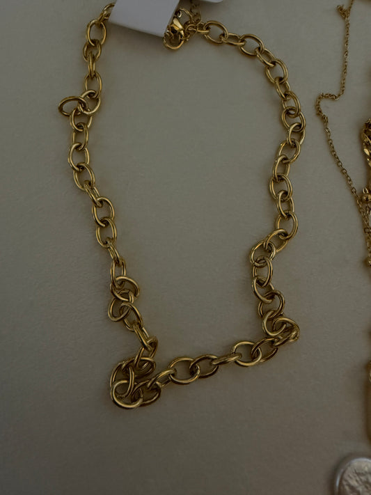 Edge Chain Necklace