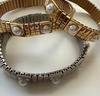 Hera Pearl Bangle
