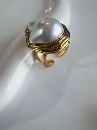 18k Sunkissed Pearl Statement Ring