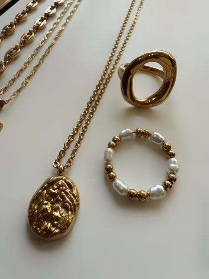 Chloe Pendant Necklace