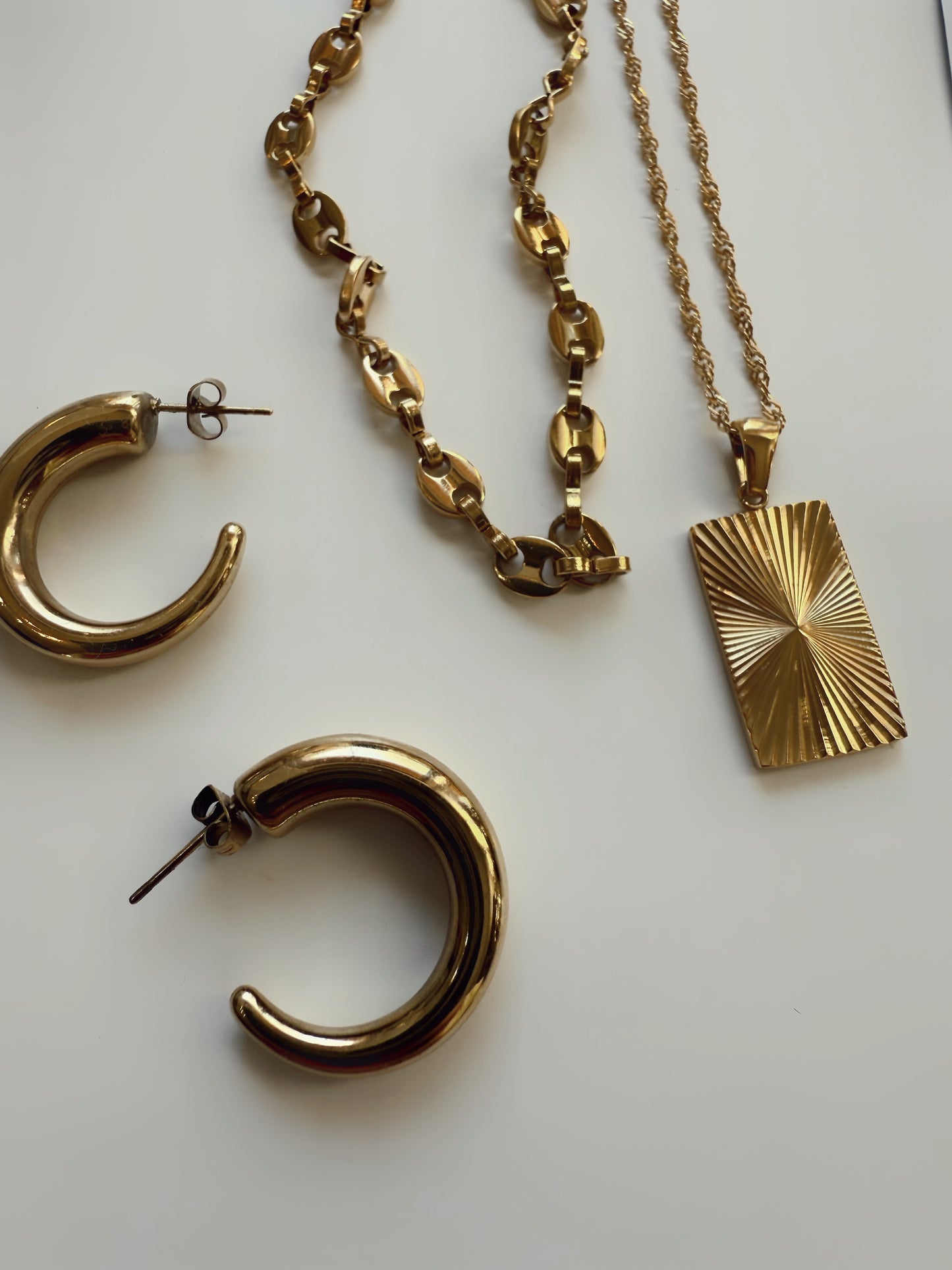 Golden Ray Pendant Necklace