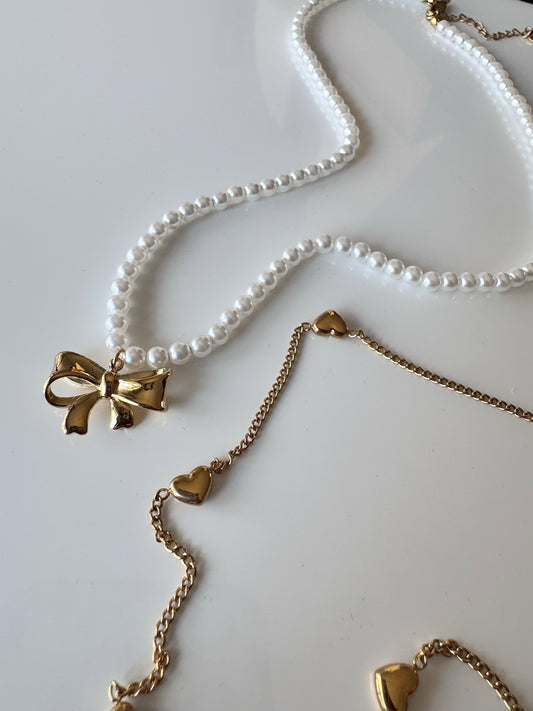 Pearly Bows Necklace